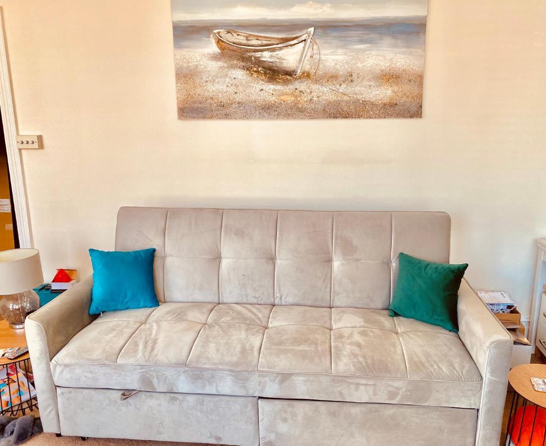 Alexandra Haven - With Parking Apartment Worthing