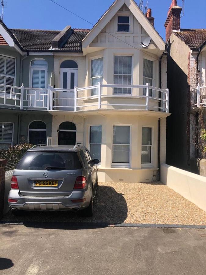 Alexandra Haven - With Parking * Worthing